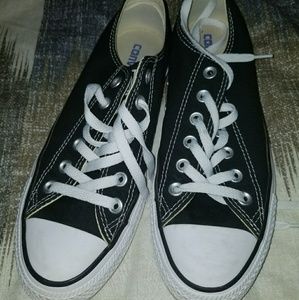 Black converse shoes